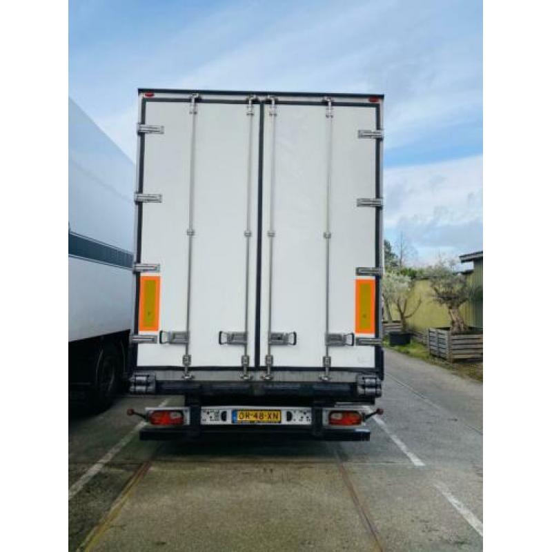Mega trailer-low deck trekker