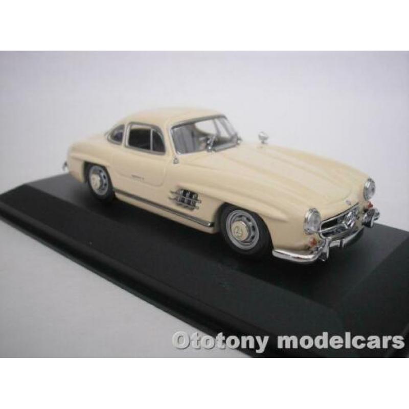 Mercedes Benz 300SL Coupe 1955 Cream 1/43 Maxichamps