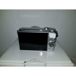 mooie nikon 1 j5 met 10-30 powerzoom 4850clicks!!! zgan