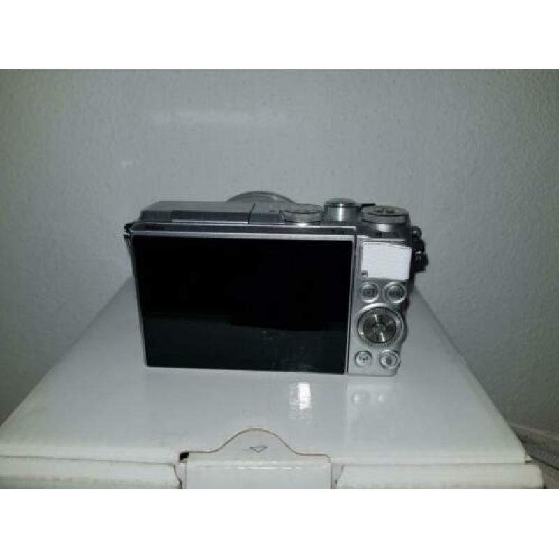 mooie nikon 1 j5 met 10-30 powerzoom 4850clicks!!! zgan
