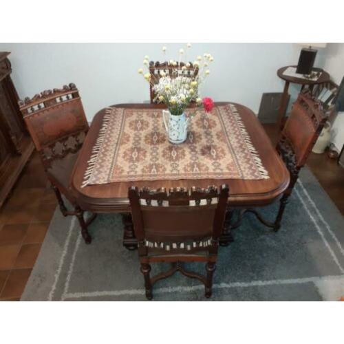 Henry deux kast en tafel met 5 stoelen
