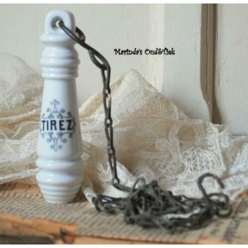 brocante oude wc trekker TIREZ + oude ketting
