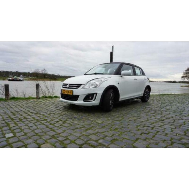Sportieve Suzuki swift bj 2015 met navigatie! Bomvol opties!