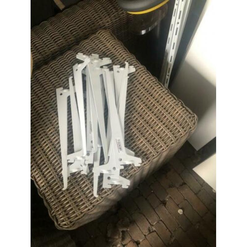 Planken plus ophangsysteem.
