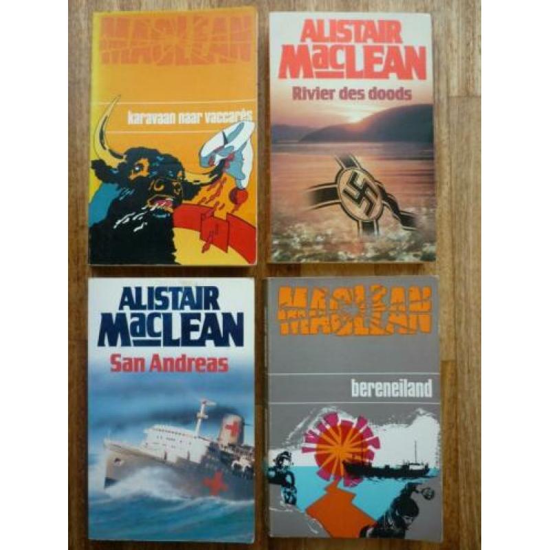100 paperbacks o.a. van Alistair MacLean, Desmond Bagley