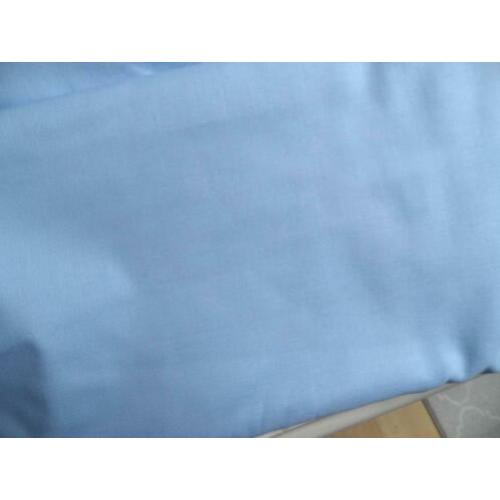 Zolderopruiming --11 mtr x 150 br- licht blauw dunne stof-