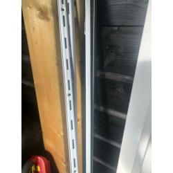 Planken plus ophangsysteem.