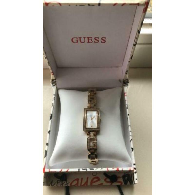 Guess horloge goud met steentjes in doos