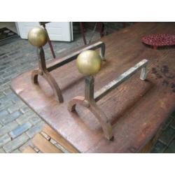 Franse vuurbokken met koperen bollen