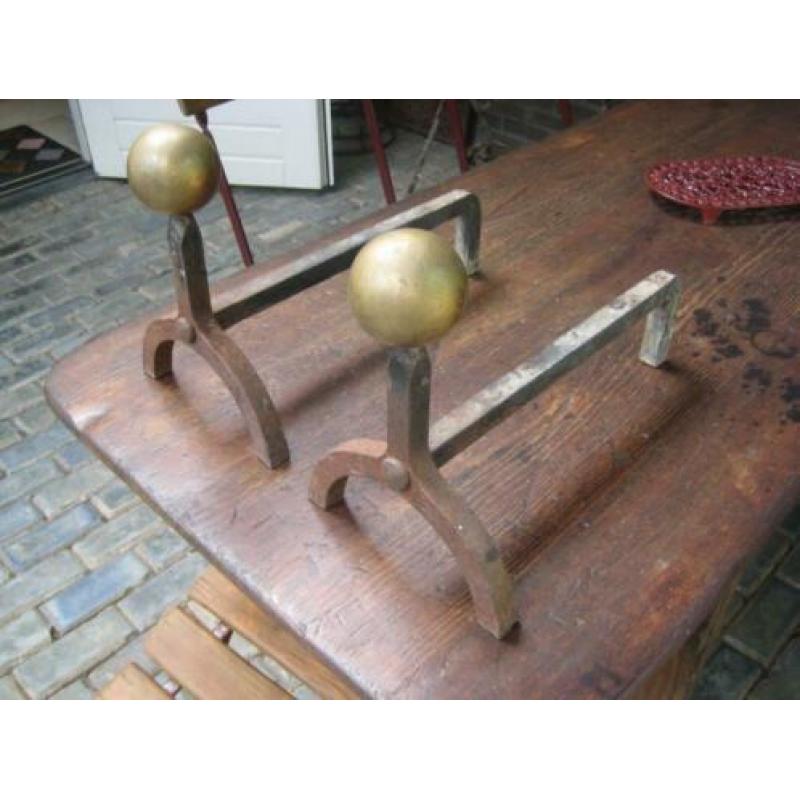 Franse vuurbokken met koperen bollen