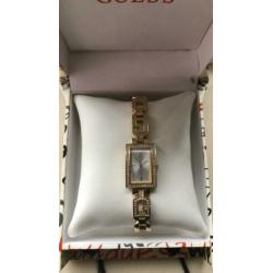 Guess horloge goud met steentjes in doos