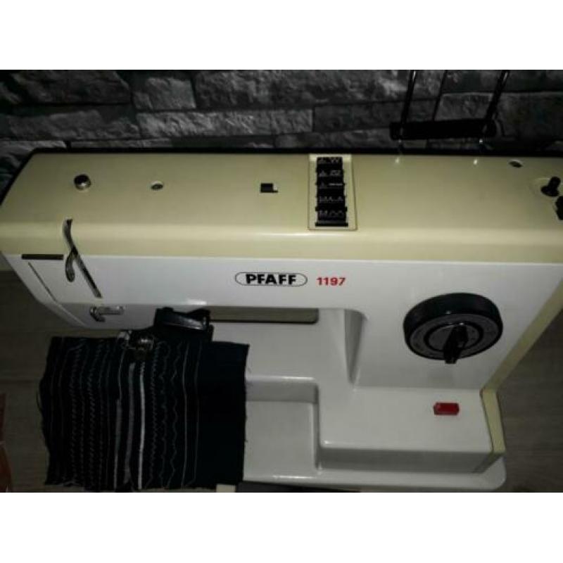 Naaimachine PFAFF 1197 inwerkende goed