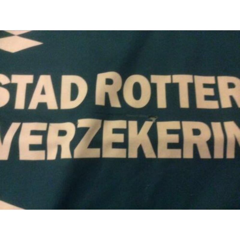 2 oude beschadigd Feyenoord shirts