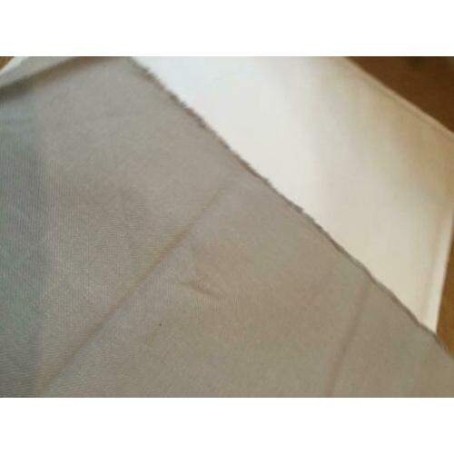 Meubelstof linnen licht beige lap is 1 meter 25 bij 60 cm