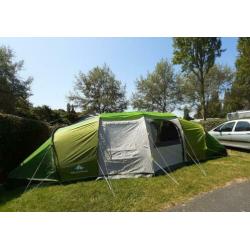 Quechua 8.4 persoons tent.