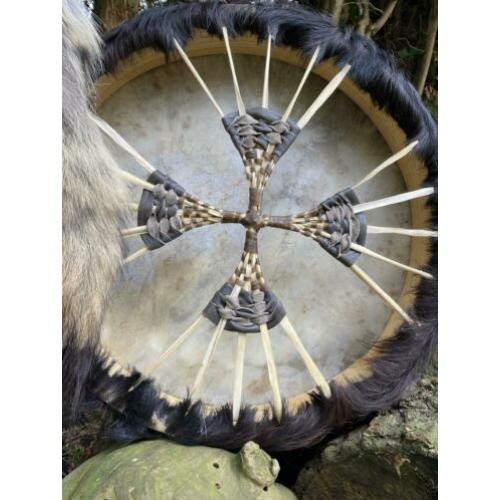 Sjamanendrum Waterbuffel 47 cm met wolfstaart VERKOCHT