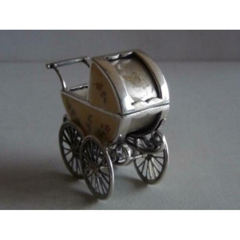 Miniatuur zilver CQ2 grote kinderwagen zilveren miniaturen