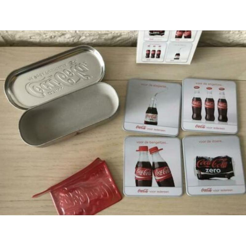 COCA COLA artikelen..pashouder,etui/blik,onderzettertje