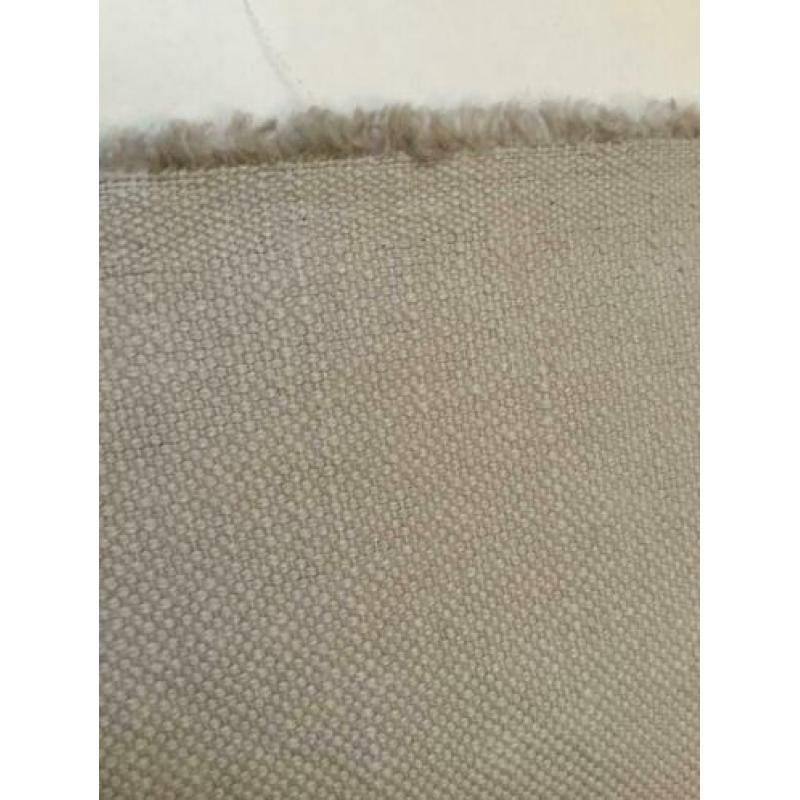 Meubelstof linnen licht beige lap is 1 meter 25 bij 60 cm