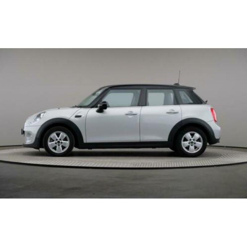 MINI Cooper 1.5 Cooper D Business, LED, Navigatie (bj 2017)