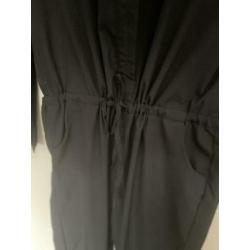 Nieuwe zwarte jumpsuit met leuke details