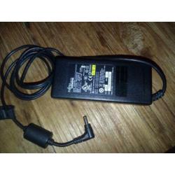 Fujitsu Siemens ac laptop adapter 20V