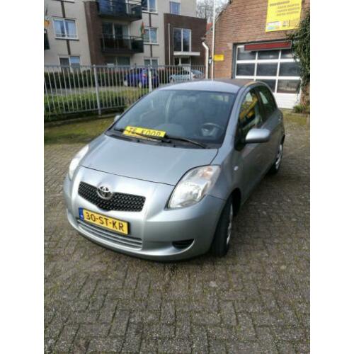 Toyota Yaris 1.3 16V Vvt-i 5DR 2006 Grijs