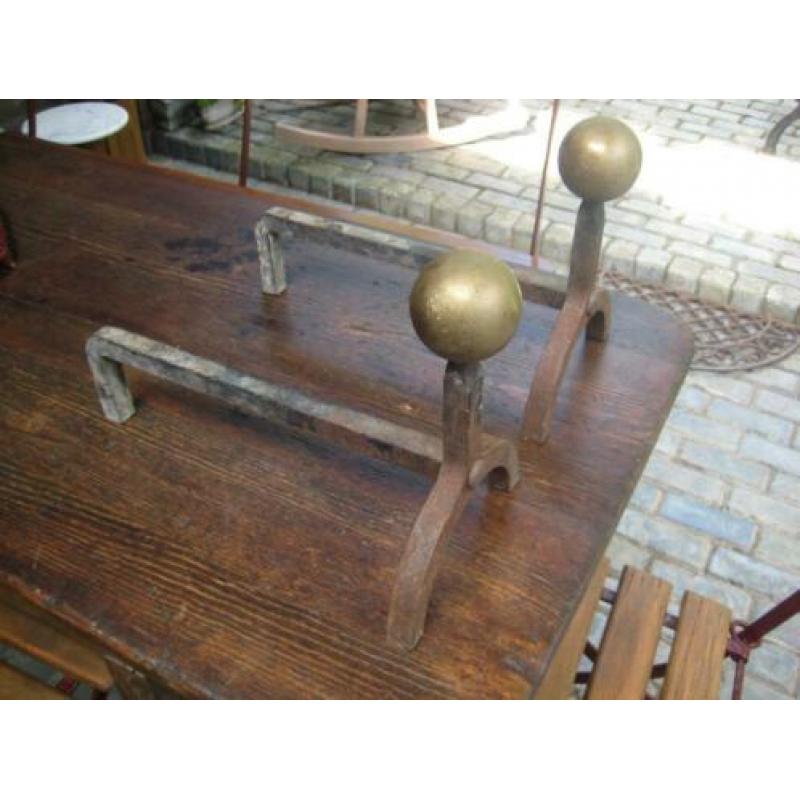 Franse vuurbokken met koperen bollen