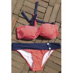 KIWI blauw/rood streep bikini voorgevormde B cup mt 40