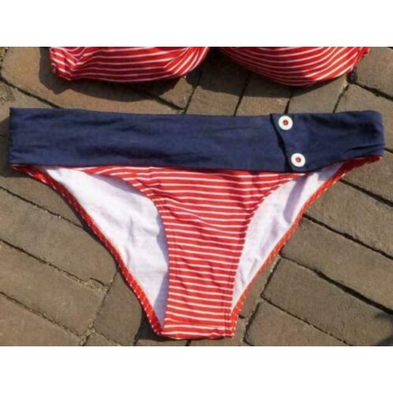 KIWI blauw/rood streep bikini voorgevormde B cup mt 40
