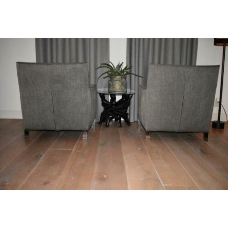 MOLTENI & C strakke design fauteuils, warm grijs stof / rvs