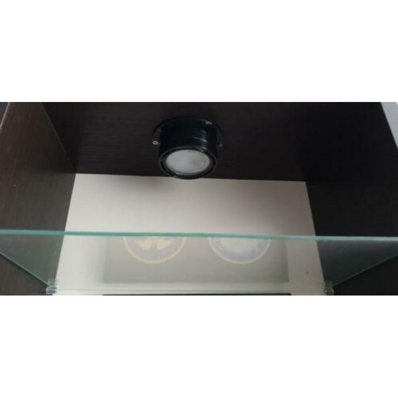 4x vitrinekasten met verlichting, prijs per stuk