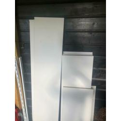 Planken plus ophangsysteem.