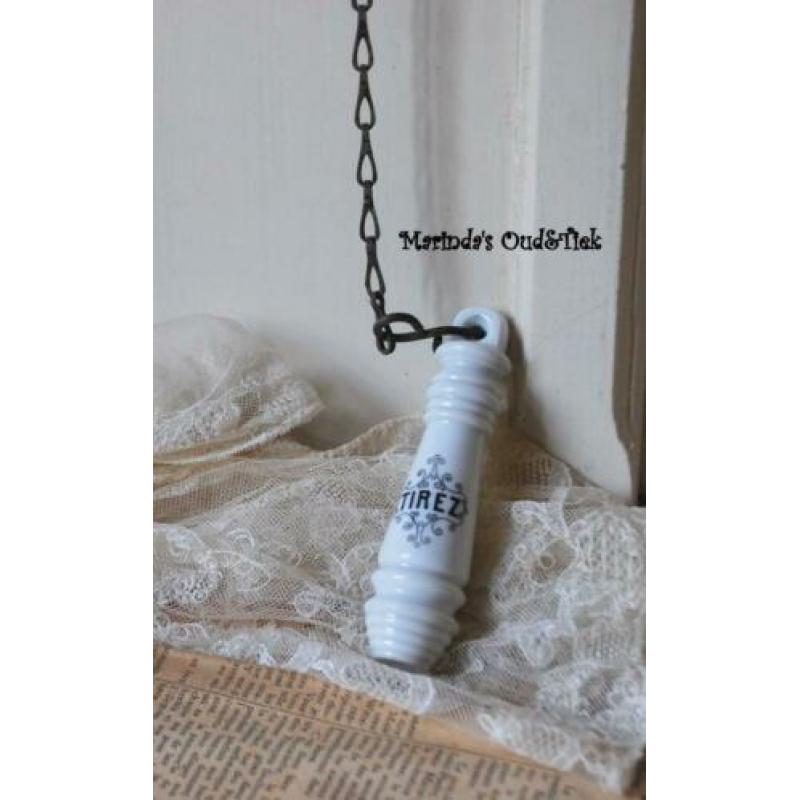 brocante oude wc trekker TIREZ + oude ketting