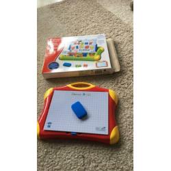 Magnetisch leerboek met cijfers en letters. Nieuw.