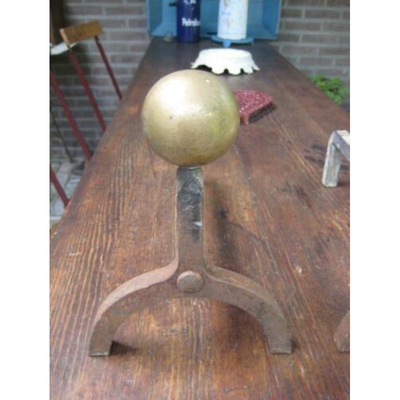 Franse vuurbokken met koperen bollen