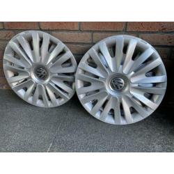 Stalen velgen 15 inch met winterbanden en VW wieldoppen