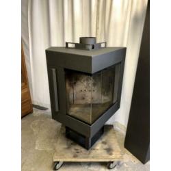 Harrie leenders trias mk2 design houtkachel op voet zgan.