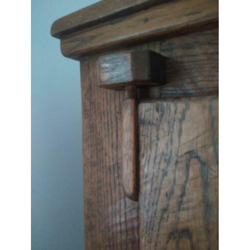 Te Koop Massief eiken gedisselde kast