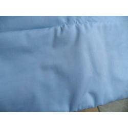 Zolderopruiming --11 mtr x 150 br- licht blauw dunne stof-
