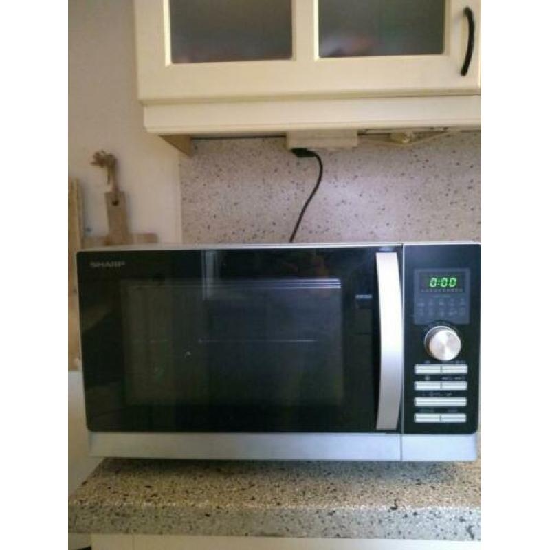 Magnetron Sharp R-842IN met grill en hetelucht