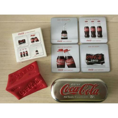 COCA COLA artikelen..pashouder,etui/blik,onderzettertje