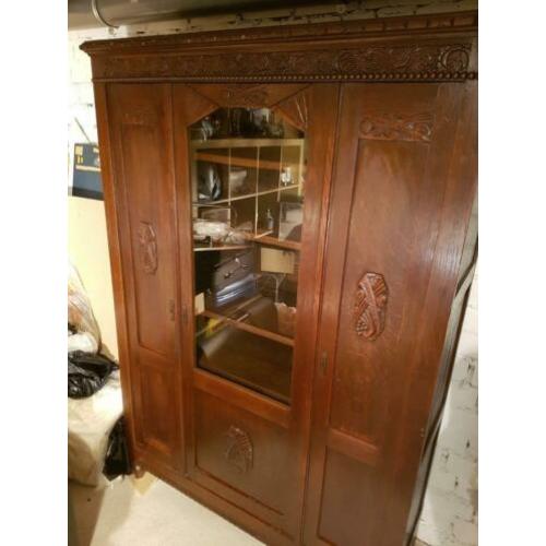 Antiek eiken kast uit 1910