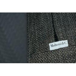 MOLTENI & C strakke design fauteuils, warm grijs stof / rvs