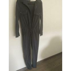 Nieuwe zwarte jumpsuit met leuke details