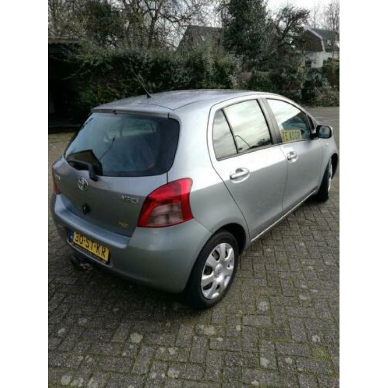 Toyota Yaris 1.3 16V Vvt-i 5DR 2006 Grijs