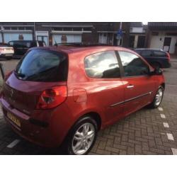 Renault Clio 1.4 16V 72KW 3-DRS E4 2006 Rood
