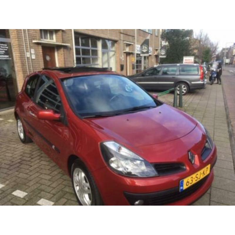 Renault Clio 1.4 16V 72KW 3-DRS E4 2006 Rood