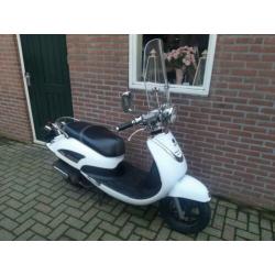 Nette Sym allo 2014 scooter geel kenteken