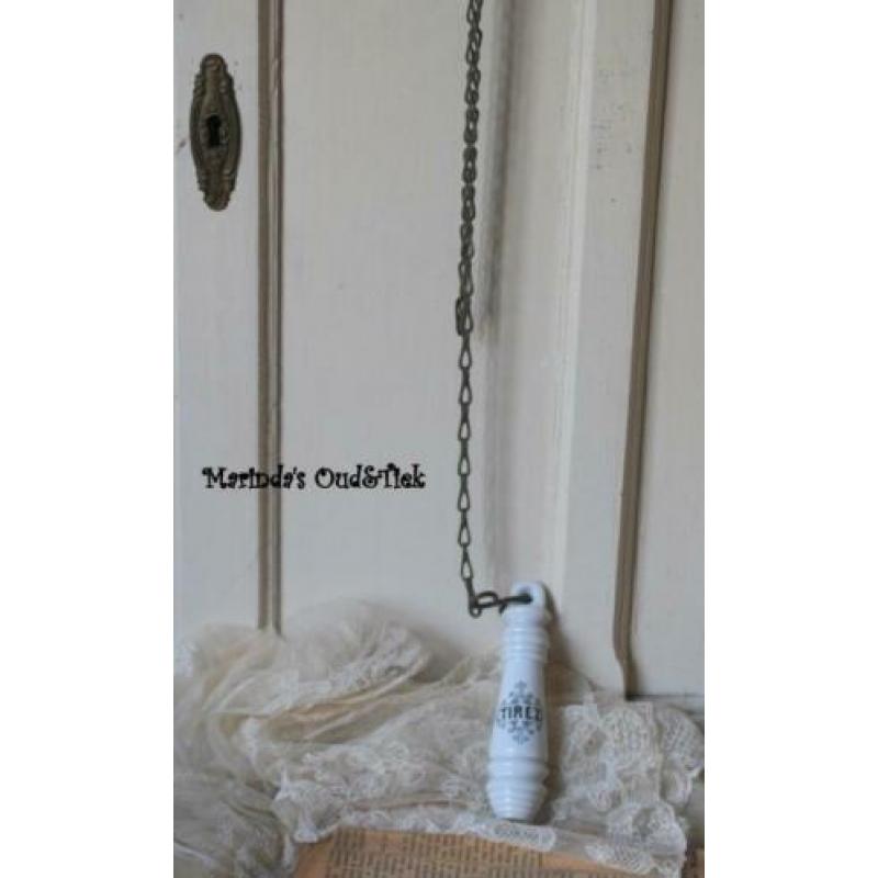 brocante oude wc trekker TIREZ + oude ketting